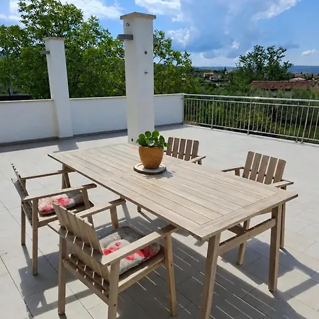 Tramontina Apartment Koper